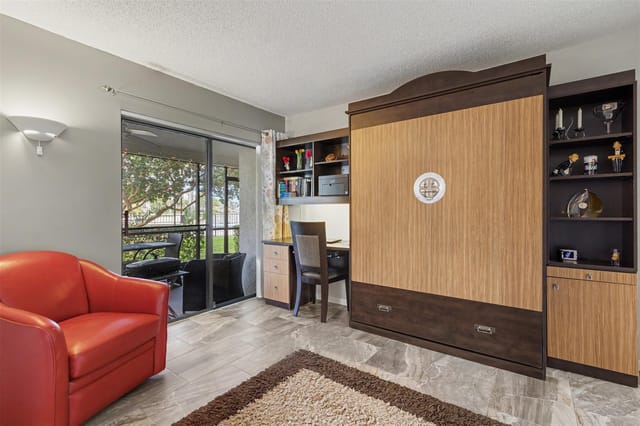 Murphy Bed/Office