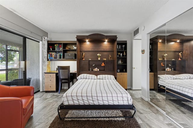 Murphy Bed/Office