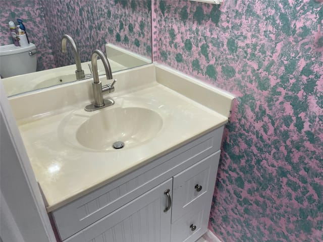1/2 bathroom