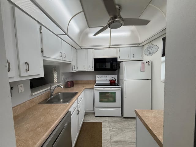 3431 NW 50th Avenue 304, Lauderdale Lakes, FL 33319