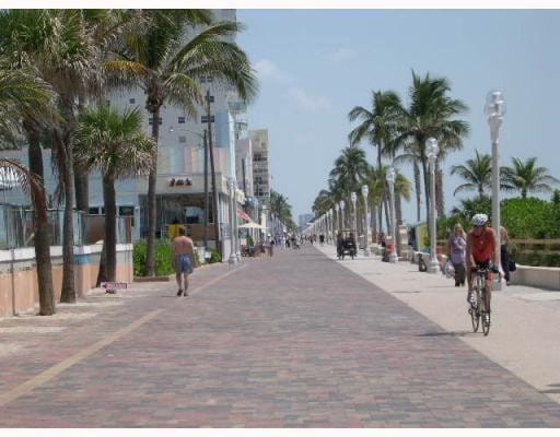 The incredible Hollywood Beach broadwalk