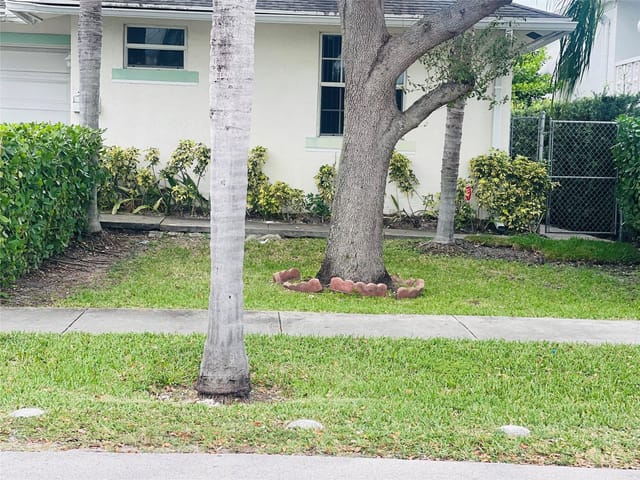 713 NE 4th Street, Hallandale Beach, FL 33009