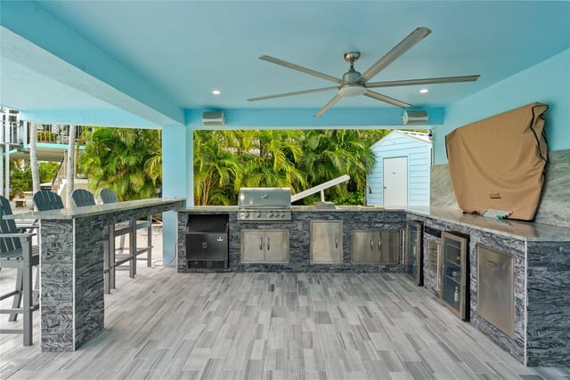 Covered Lanai with Kitchen
