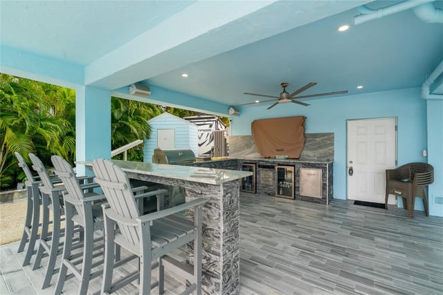 Covered Lanai with Kitchen Bar