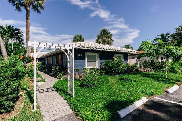 213 Hibiscus Avenue, Pompano Beach, FL 33062