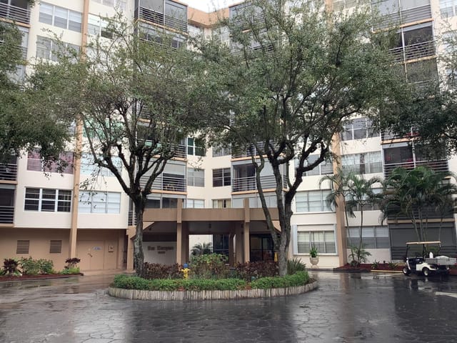 1300 Saint Charles Place Unit Ph13, Pembroke Pines, FL 33026