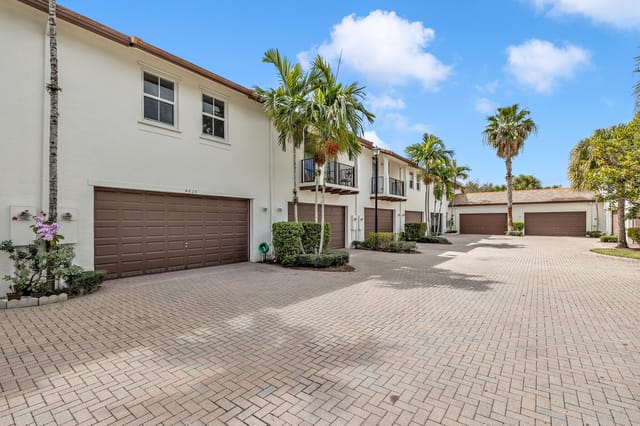 4826 Acadian Trail, Coconut Creek, FL 33073