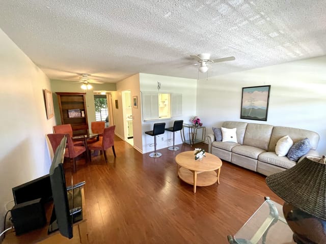 201 Canterbury I, West Palm Beach, FL 33417