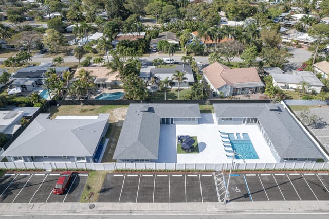 2017 NE 26th Street, Wilton Manors, FL 33305