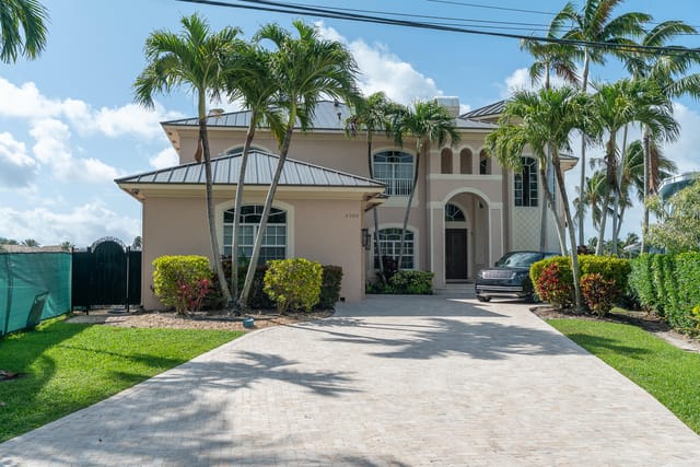 2500 SE 7th Drive, Pompano Beach, FL 33062