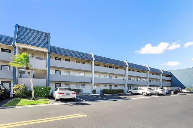 7847 Golf Circle Drive 211, Margate, FL 33063