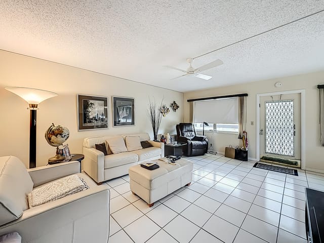 2114 Oakridge Circle #V-32