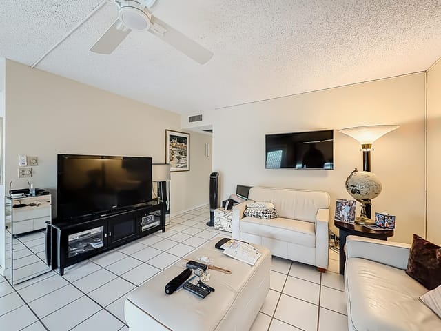 2114 Oakridge Circle #V-29