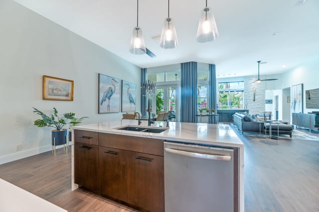 KITCHEN WITH GREATROOM