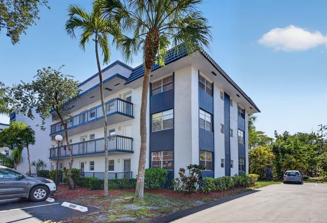 3060 Holiday Springs Boulevard 201, Margate, FL 33063