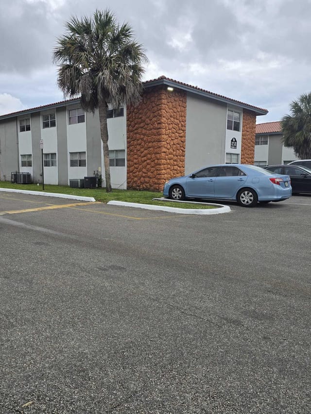 1201 SW 52nd Avenue 202-2, North Lauderdale, FL 33068