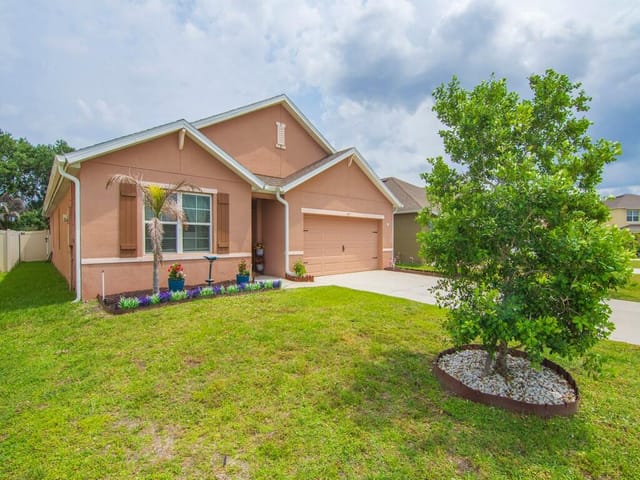 475 SW Moray Dr Drive, Palm Bay, FL 32908
