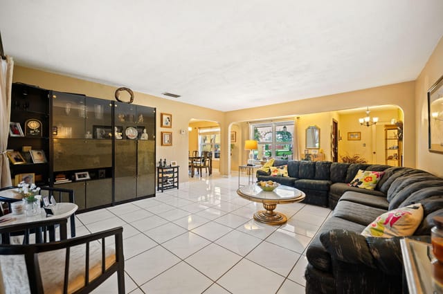 10-web-or-mls-8350-nw-23rd-st