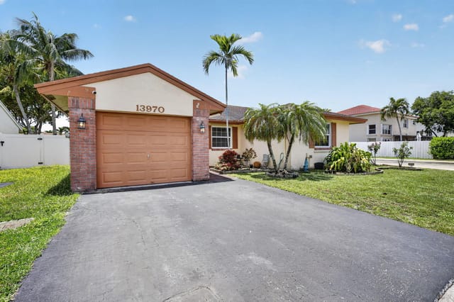 13970 Oaklawn Place, Davie, FL 33325