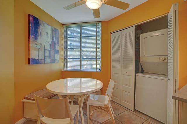 BREAKFAST NOOK -LAUNDRY