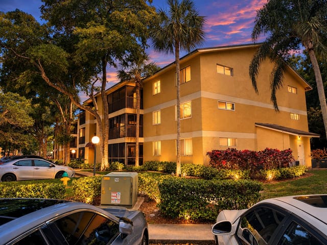 3083 N Oakland Forest Drive 308, Oakland Park, FL 33309