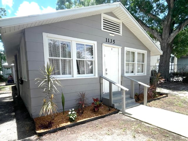 1135 17th Place, Vero Beach, FL 32960