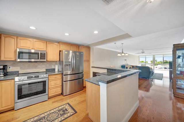 3100 NE 49 Street 403, Fort Lauderdale, FL 33308