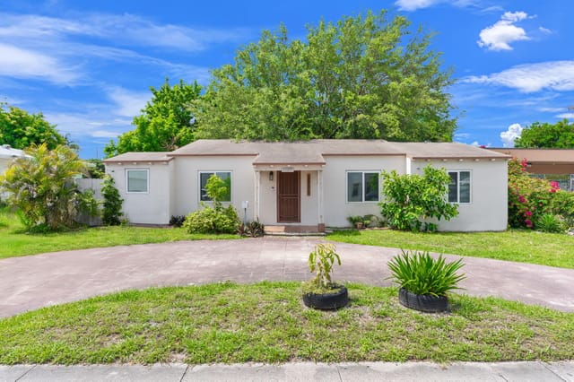 2126 Washington Street, Hollywood, FL 33020