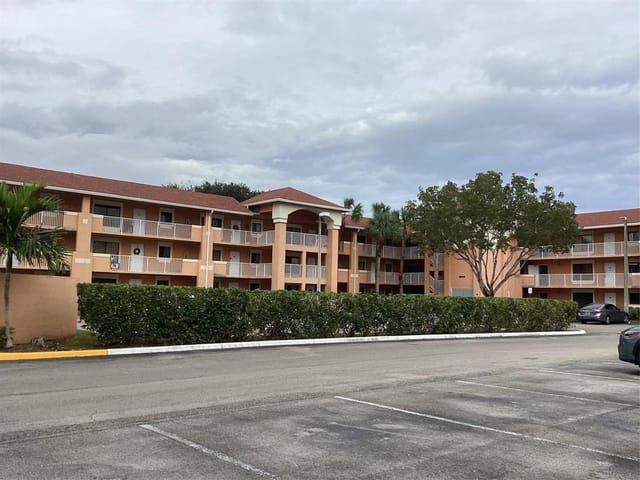 6900 SW 39th Street 308j, Davie, FL 33314