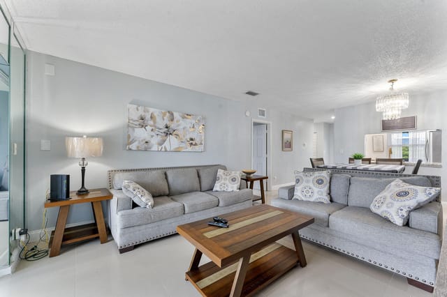 7807 Golf Cir Drive H 305, Margate, FL 33063