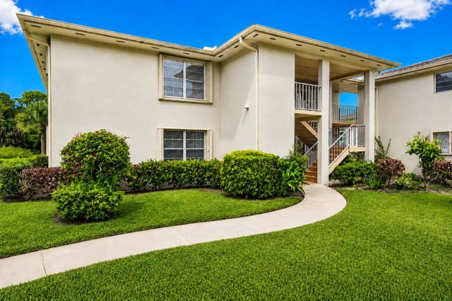 1 Lake Vista Trail 207, Port St. Lucie, FL 34952