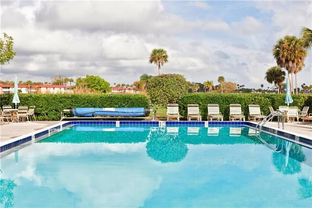 40 VISTA GARDENS Trail 201, Vero Beach, FL 32962