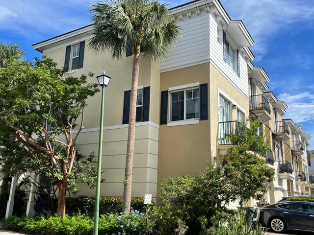 552 NW 39th Circle N, Boca Raton, FL 33431