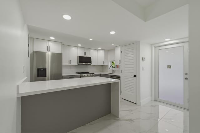8970 S Hollybrook Boulevard 205, Pembroke Pines, FL 33025
