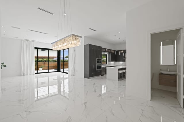 2620 Southeast 6th St - 23.jpg-FULL