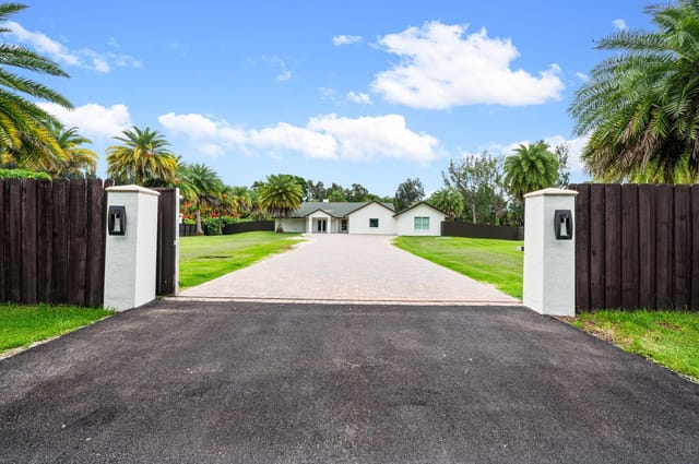5700 SW 196th Lane, Southwest Ranches, FL 33332
