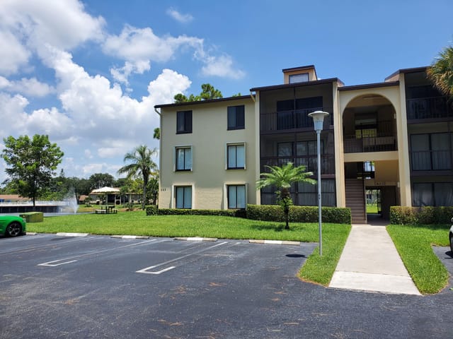 603 Sea Pine Way B2, Greenacres, FL 33415