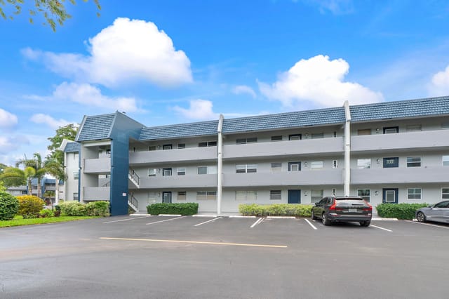 7837 Golf Circle Drive 212, Margate, FL 33063