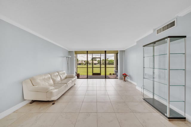 3 Living Area (2)