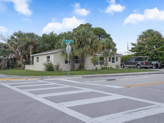 371 W 34th Street, Riviera Beach, FL 33404