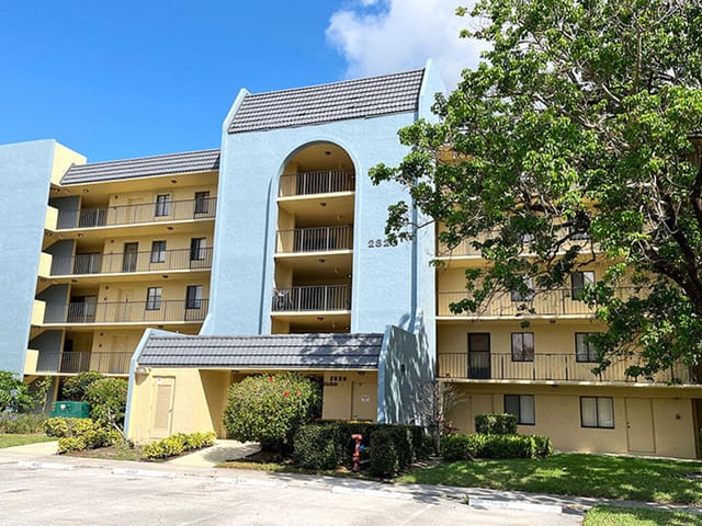2828 Tennis Club Drive 207, West Palm Beach, FL 33417