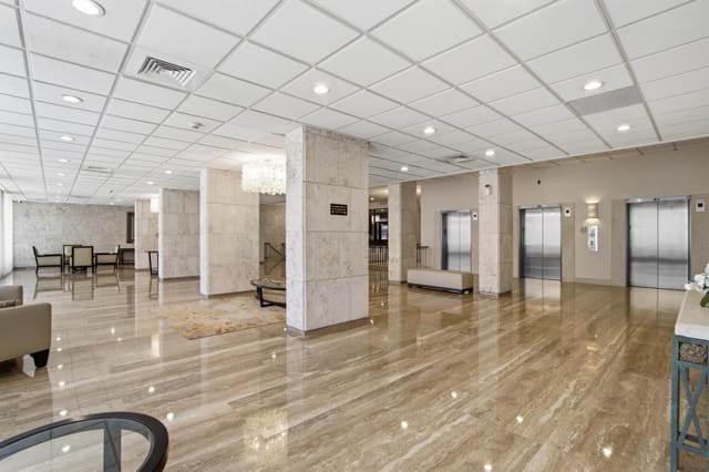 1985 S Ocean Drive 17d, Hallandale Beach, FL 33009