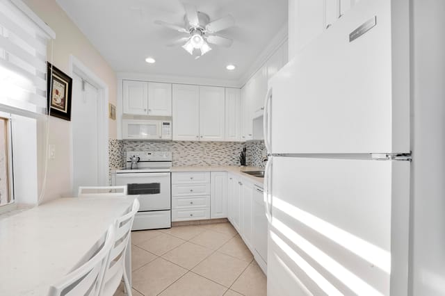 4270 Nw 40th St_010