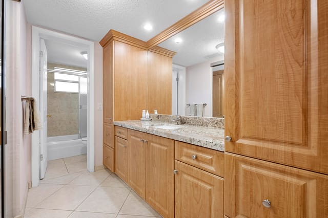 4270 Nw 40th St_004