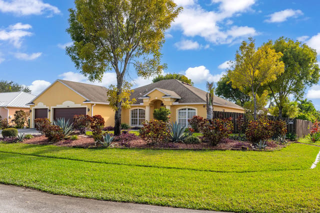598 SW Kaabe Avenue, Port St. Lucie, FL 34953