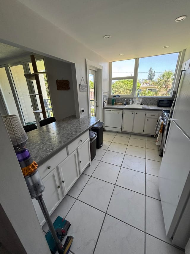1238 HILLSBORO MILE 210, Hillsboro Beach, FL 33062