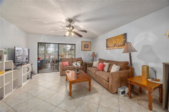 3990 NW 42nd Avenue 311, Lauderdale Lakes, FL 33319