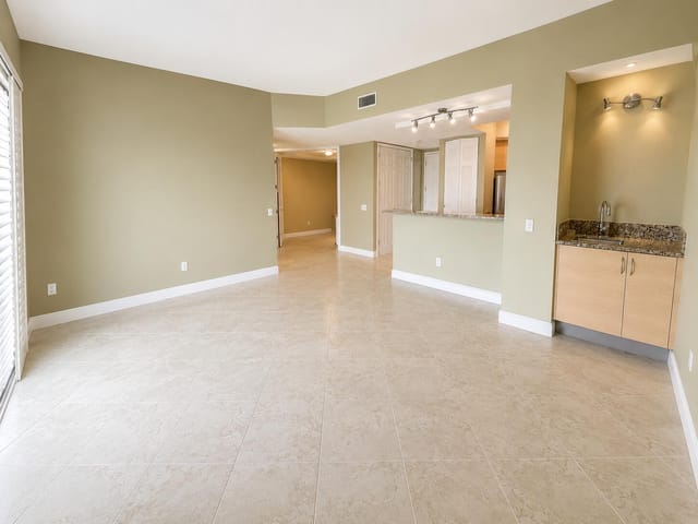 Living area with wet bar
