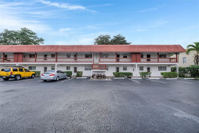 3250 NW 85th Avenue 14, Coral Springs, FL 33065