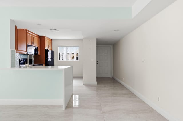 12069 Royal Palm Blvd_008